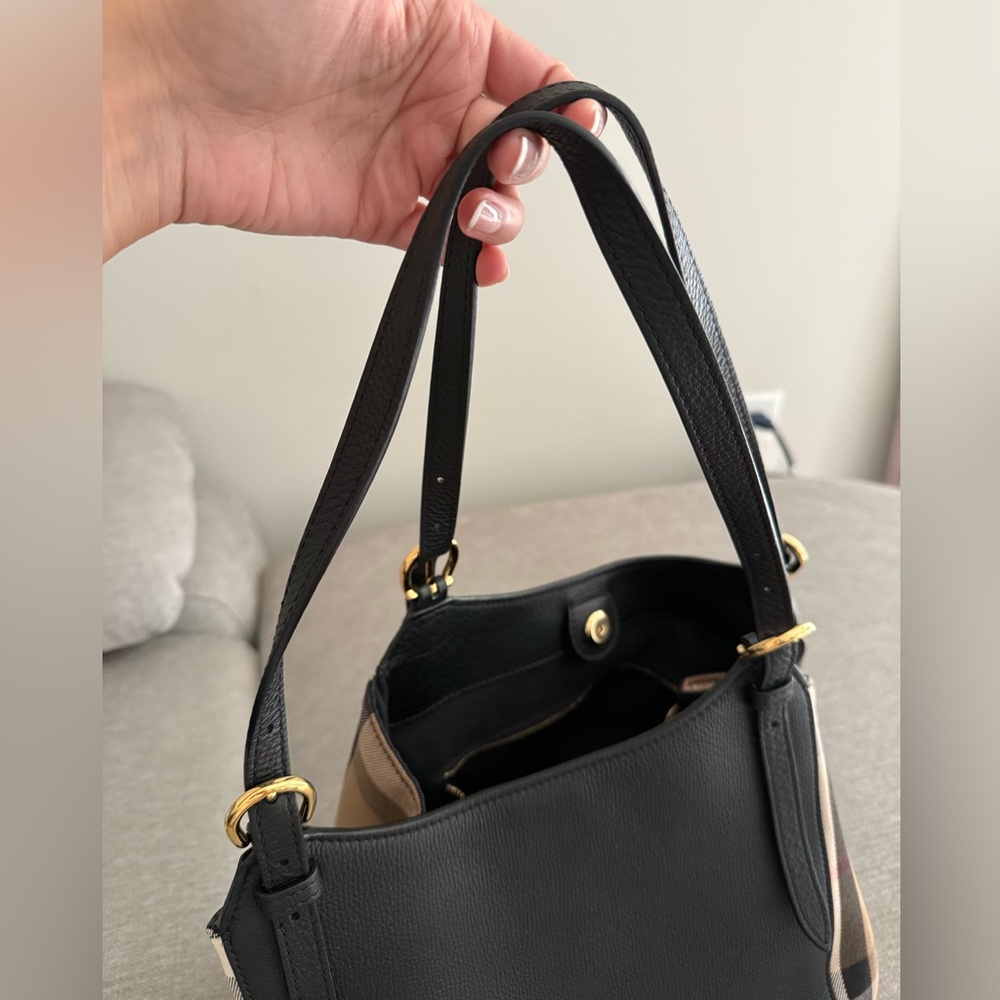 Burberry Black Leather Women's Bag - Satchel Bucket Bag - Picture 2 of 15